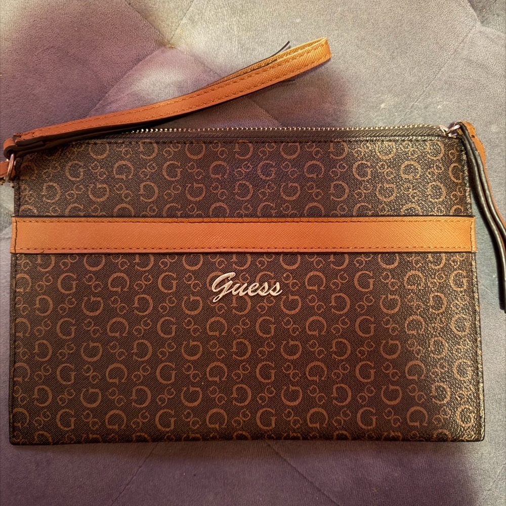 Guess clutch